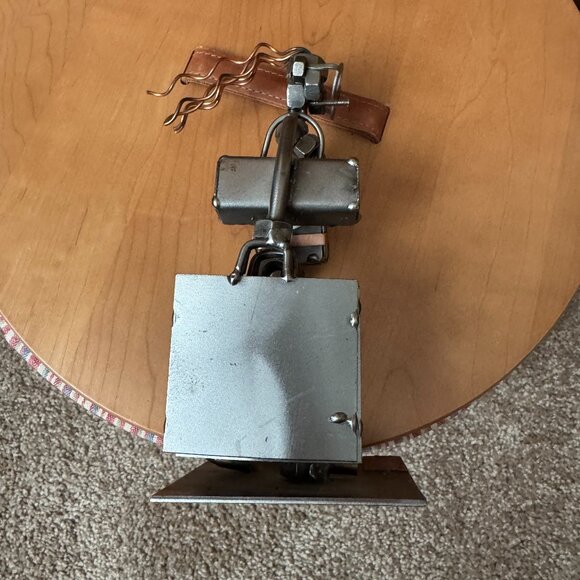 Hinz & Kunst Germany Design Das Original Sculpture - Woman w/Packages - Picture 6 of 10